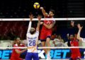 El central cubano Roamy Alonso en una acción de ataque, durante el partido entre Cuba y Países Bajos en la Liga de las Naciones de Voleibol, ganado por la isla tres sets a uno. Foto: Tomada del perfil de Facebook de JIT Deporte Cubano.