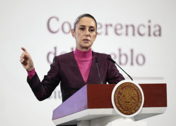La presidenta de México, Claudia Sheinbaum, durante su habitual conferencia de prensa matutina. Foto: José Méndez / EFE.