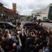 Multitudinaria despedida a Ozzy Osbourne en su ciudad natal.   Foto: EFE/EPA/ADAM VAUGHAN.