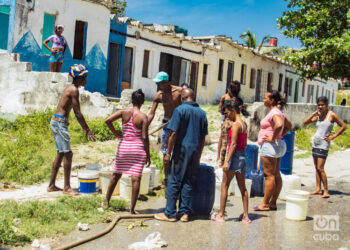 Muchas zonas tienen dificultades con el abastecimiento de agua. Foto: Otmaro Rodríguez.