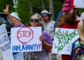 Una manifestación este sábado frente al centro de detención de migrantes Alligator Alcatraz en Ochopee, Florida. Foto: EFE/ Giorgio Viera.