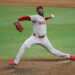Aroldis Chapman lanza durante la novena entrada de la edición 95 del Juego de las Estrellas de MLB en el Truist Park de Atlanta. Foto: Erik S. Lesser/EFE/EPA