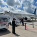 Imagen de archivo de la llegada al aeropuerto de La Habana de migrantes irregulares cubanos devueltos por Estados Unidos. Foto: UsembCuba / Archivo.