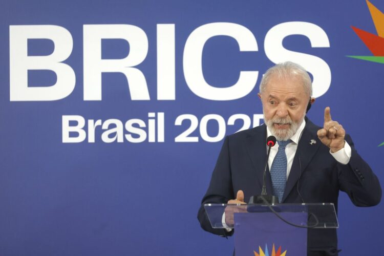 El presidente de Brasil, Luis Inacio Lula da Silva, en rueda de prensa luego de la cumbre de los BRICS en Río de Janeiro. Foto:  EFE/ Antonio Lacerda.