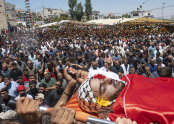 Entierro de joven palestino el pasado 13 de julio, asesinado por colonos judíos en Cisjordania. Foto: EFE/ Magda Gibelli