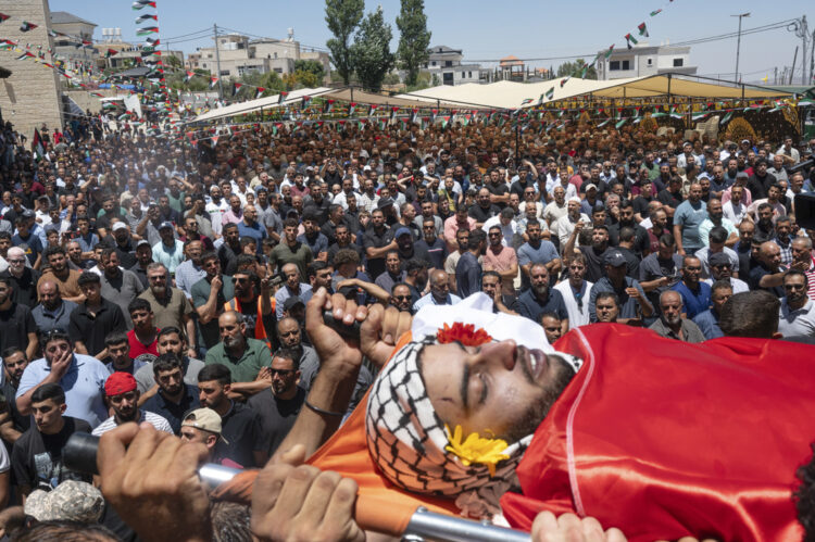 Entierro de joven palestino el pasado 13 de julio, asesinado por colonos judíos en Cisjordania. Foto: EFE/ Magda Gibelli