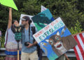 Manifestantes contra el centro de detención Alligator Alcatraz en los Everglades. Foto: EFE/ Alberto Boal.