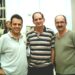 Félix Sánchez Rodríguez (centro) junto a los escritores Jesús David Curbelo (izq.) y Félix Sánchez (der.) Foto: Árbol Invertido.