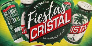 Cartel de las Fiestas Cristal que por tercera vez regresan como una opción de verano para los cubanos. Foto: Lied Lorain.