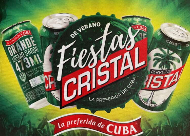 Cartel de las Fiestas Cristal que por tercera vez regresan como una opción de verano para los cubanos. Foto: Lied Lorain.