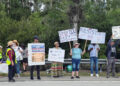Una protesta junto al centro de detención para migrantes 'Alligator Alcatraz". Foto:  EFE/ Alberto Boal.