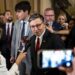 El presidente de la Cámara de Representantes, Mike Johnson, habla con los medios en el Capitolio. La Cámara permaneció en sesión durante la noche mientras los líderes republicanos y el presidente Trump buscaban votos para aprobar su legislación presupuestaria. Foto: EFE/EPA/GRAEME SLOAN.