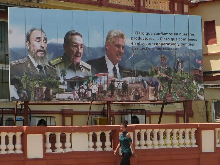 Máximos líderes de la revolución. Fidel Castro 1959-2008, Raúl Castro 2008-2018 y Miguel Díaz-Canel 2018-2028 Foto. AMD