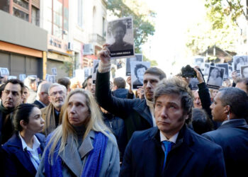 Javier Milei  acompañado por su hermana y secretaria general de la Presidencia, Karina Milei, en un acto en Buenos Aires. Foto:. EFE/Presidencia de Argentina.