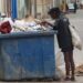Mujer hurga en un basurero de Centro Habana . Foto:  AMD