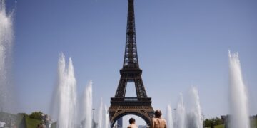Ola de calor en Francia con temperaturas superiores a los 40 grados centígrados. Foto: Yoan Valat / EFE.