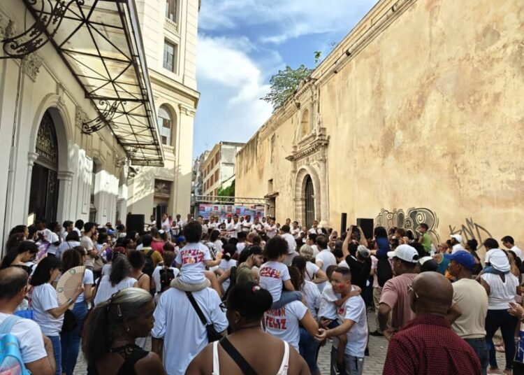 Inauguración de la Plazuela Teresita Fernández en la Habana Vieja. Foto: Instituto Cubano de la Música.