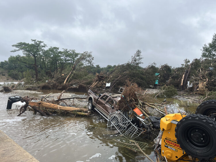 Escombros ocasionados por las inundaciones en el área de Kerrville, Texas. Foto: EFE/Alejandra Arredondo.