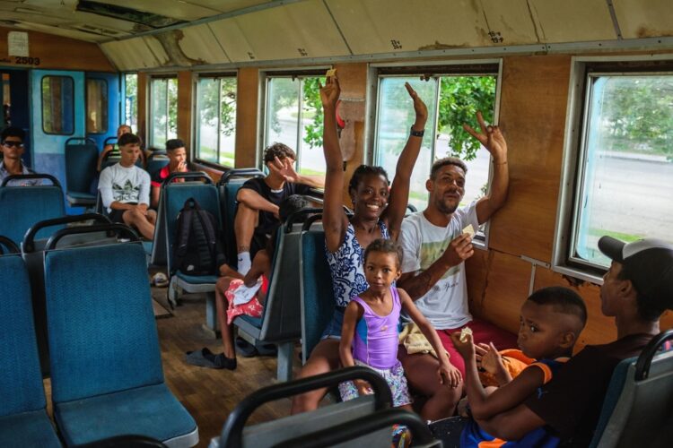 Tren de las Playas del Este. Foto: Facebook/Eduardo Rodríguez Dávila.