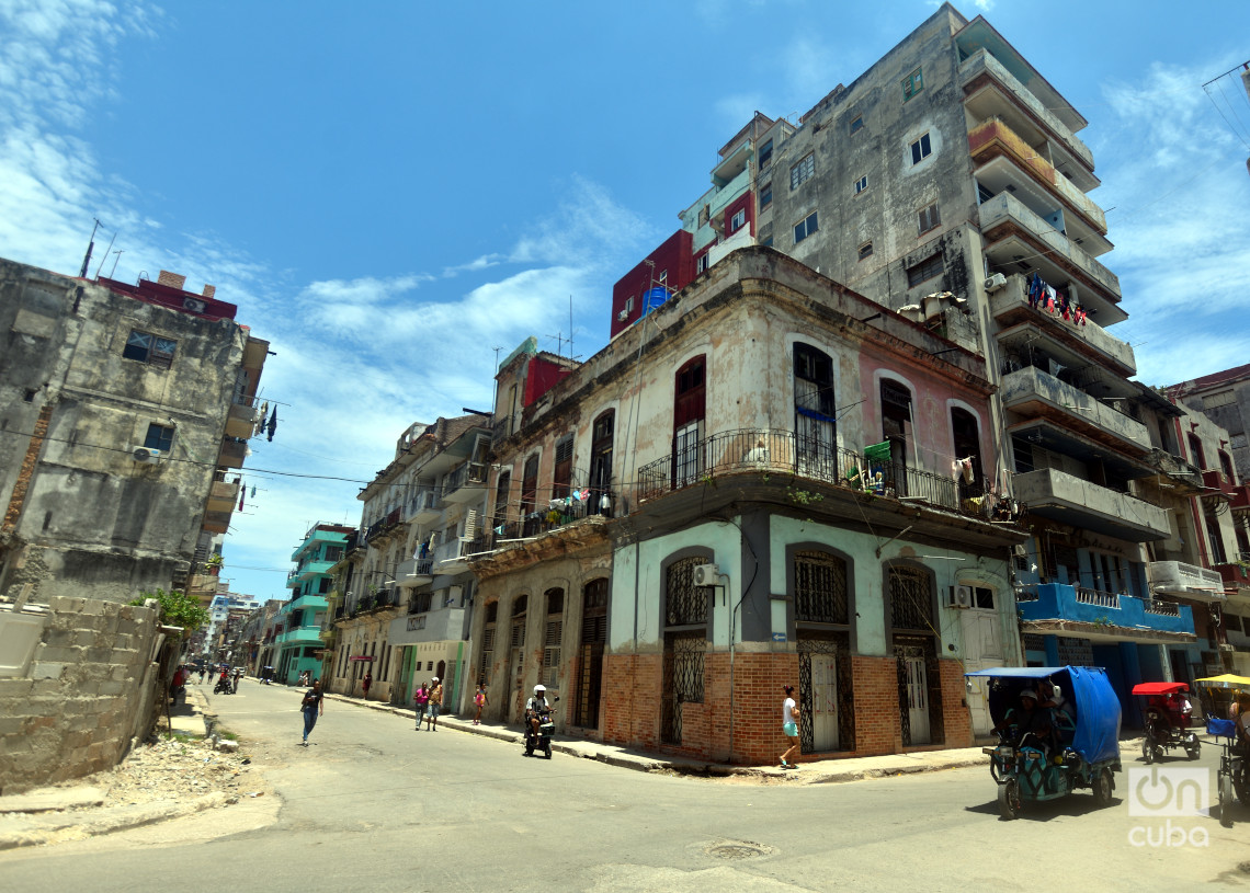 Calle Trocadero y Consulado, en Centro Habana. Foto: Otmaro Rodríguez.