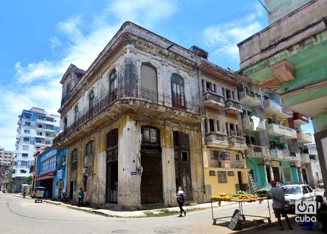 Calle Trocadero y Blanco, en Centro Habana. Foto: Otmaro Rodríguez.