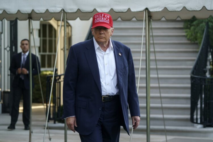 Donald Trump sale de la Casa Blanca el 1 de julio de 2025 hacia Florida. Foto: EFE/EPA/WILL OLIVER / POOL.