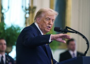 Donald Trump en la firma de la "Ley para Detener el Tráfico Letal de Fentanilo", en la Casa Blanca, el 16 de julio. Foto: EFE/EPA/WILL OLIVER.