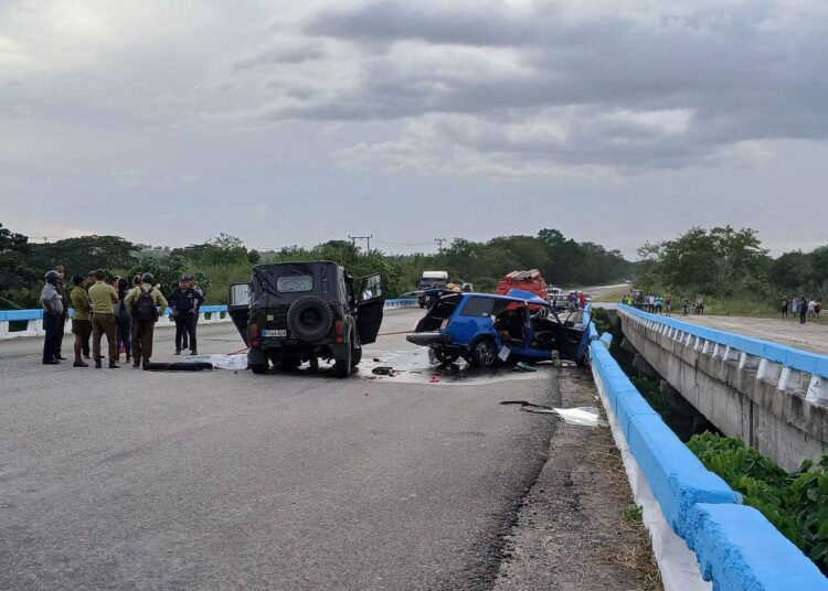 Accidente de tránsito en la Autopista Nacional, en Santiago de Cuba, que dejó un saldo de tres fallecidos y varios lesionados, el 17 de julio de 2025. Foto: Tomada del perfil de Facebook de la Asamblea Municipal del Poder Popular de San Luis.