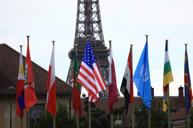 Bandera de Estados Unidos en la Sede de la UNESCO, en París. Foto: Aurelien Morissard/ EFE/EPA.
