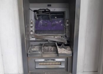 Uno de los cajeros automáticos del Banco Metropolitano de La Habana dañado por hechos vandálicos. Foto: Banco Metropolitano S.A. / Facebook.