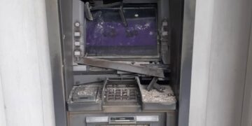 Uno de los cajeros automáticos del Banco Metropolitano de La Habana dañado por hechos vandálicos. Foto: Banco Metropolitano S.A. / Facebook.