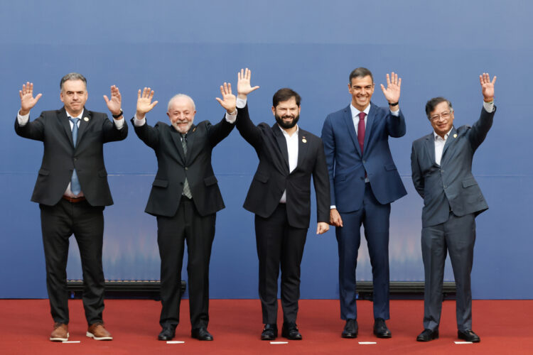 Los presidentes de Uruguay, Brasil, Chile, España y Colombia. Foto: Elvis González/EFE.