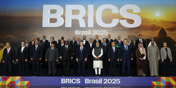 La segunda y última jornada de la cumbre de los BRICS comenzó tras la nueva amenaza del presidente de Estados Unidos, Donald Trump, de imponer un arancel adicional del 10 % a los países que se "alineen" al foro. Foto: EFE/ Antonio Lacerda.