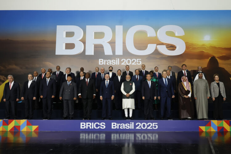 La segunda y última jornada de la cumbre de los BRICS comenzó tras la nueva amenaza del presidente de Estados Unidos, Donald Trump, de imponer un arancel adicional del 10 % a los países que se "alineen" al foro. Foto: EFE/ Antonio Lacerda.