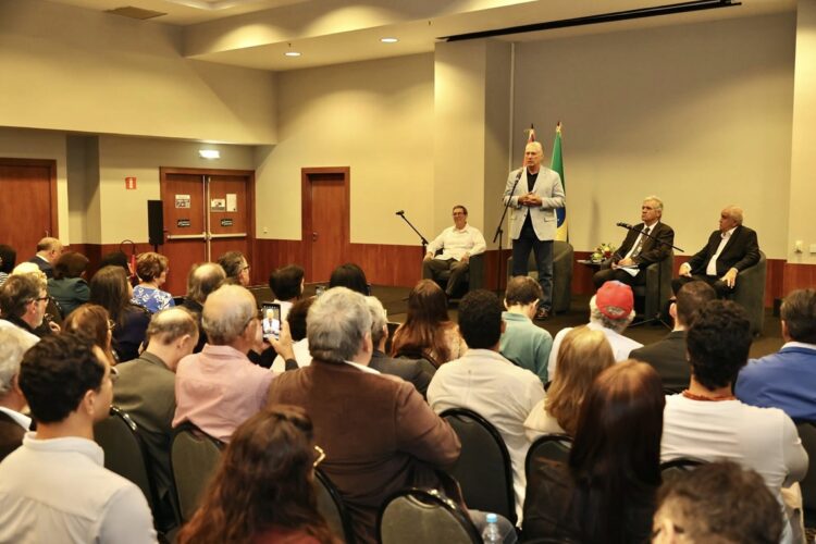 Díaz-Canel se reunió este domingo en Río de Janeiro con casi 300 brasileños. Foto: Facebook/Presidencia Cuba.