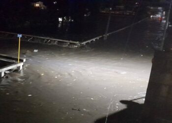 Inundaciones en la ciudad de Santa Clara, causadas por fuertes lluvias, la noche del 9 de julio de 2025. Foto: Tomada del perfil de Facebook de la emisora CMHW.