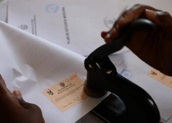 Legalización de documentos docentes para surtir efectos en el exterior. Foto: Ricardo López Hevia.