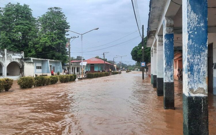Las intensas lluvias y la crecida del río Buey, inundaron el Consejo Popular de Veguita, en Yara, en junio de 2023. Foto: Lorianne Urizarri Chavez/CMKX Radio Bayamo/Archivo.