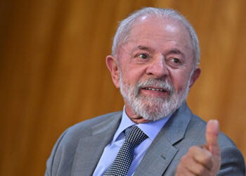 Luiz Inácio Lula da Silva durante una reunión, en el Palacio del Planalto, en Brasilia. Foto: Andre Borges/EFE.