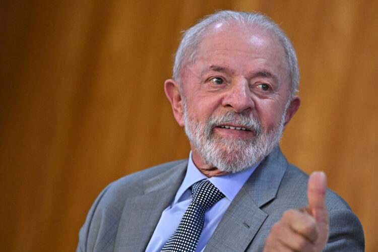 Luiz Inácio Lula da Silva durante una reunión, en el Palacio del Planalto, en Brasilia. Foto: Andre Borges/EFE.