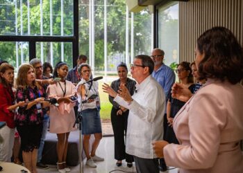 Declaraciones a la prensa del ministro de Relaciones Exteriores de Cuba, Bruno Rodríguez, junto a directivos de la cancillería. Foto: Enrique González/ Cubadebate.