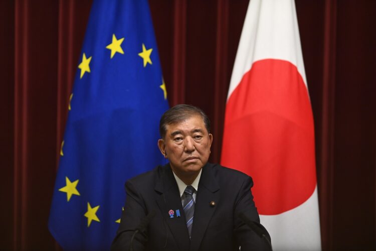 El primer ministro japonés Shigeru, este miércoles 23 de julio, durante un encuentro con el presidente de la Comisión Europea, grupo también en la agenda de Trump. Foto: DAVID MAREUIL/EFE/EPA.