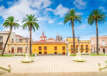 Plaza del Ayuntamiento La Orotava, Tenerife, Islas Canarias. Foto: Canva.