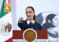 La presidenta de México, Claudia Sheinbaum, durante una rueda de prensa este martes en Palacio Nacional de la Ciudad de México. Foto: EFE/Mario Guzmán.