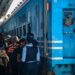 Pasajeros suben a un tren en La Habana. Foto: Naturaleza Secreta / Tomada del perfil de Facebook de Rutas Nacionales.
