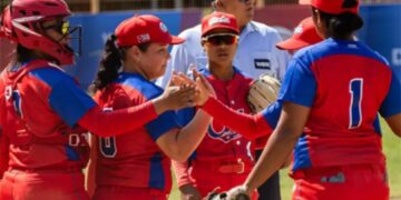 El equipo de softbol femenino de Cuba celebra una victoria. Foto: JIT Deporte Cubano / Facebook / Archivo.