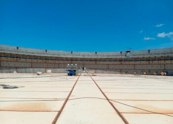 En la Base de Supertanqueros de Matanzas continúa el montaje de estructuras que dan forma a las nuevas instalaciones. Foto: Empresa de Ingeniería y Proyectos del Petróleo (Facebook).