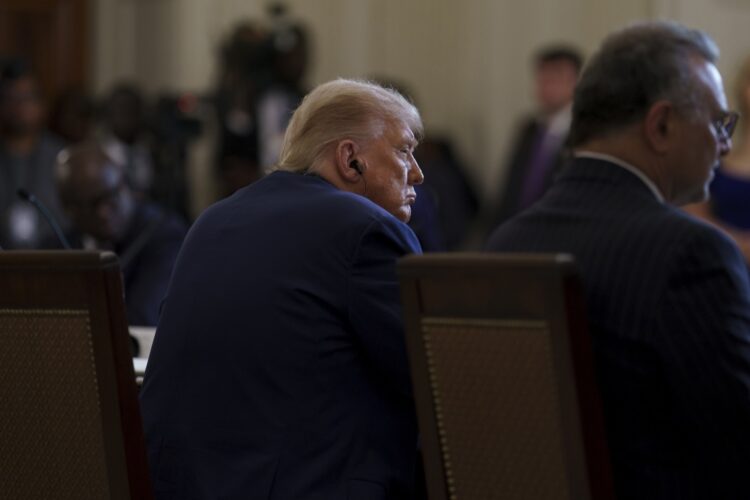 Donald Trump (I) en una reunión con líderes africanos en la Casa Blanca, el 9 de julio de 2025. Foto: EFE/EPA/WILL OLIVER / POOL.