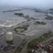 Imagen fija tomada de un video proporcionado por el Centro Geofísico de la Academia de Ciencias de Rusia, muestra un área inundada en Severo-Kurilsk, Región de Sakhalin, Rusia, el 30 de julio de 2025, tras la llegada de las primeras olas de tsunami resultantes de un poderoso terremoto de 8.8 grados ocurrido frente a las costas de la península de Kamchatka. Foto: Centro Geofísico de la Academia de Ciencias de Rusia / EFE / EPA.