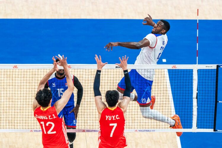 A pesar de su sorpresiva derrota frente a China, Cuba logró el pase a la final de la Liga de las Naciones de Voleibol. Foto: Tomada del perfil de Facebook de JIT Deporte Cubano.
